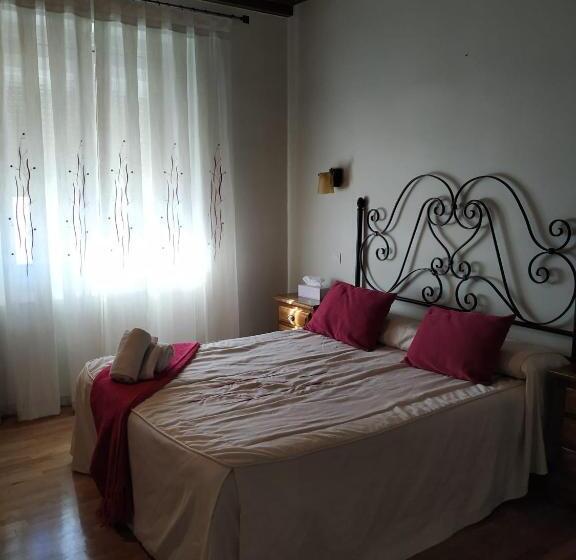 اتاق سوپریور, Hostal Los Escudos