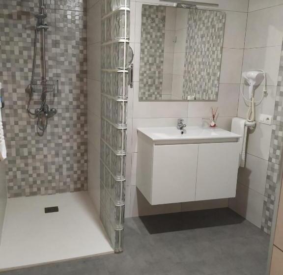 اتاق سوپریور, Hostal Los Escudos