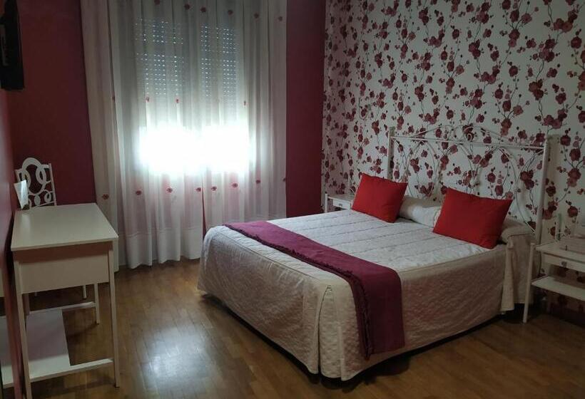 اتاق سوپریور, Hostal Los Escudos