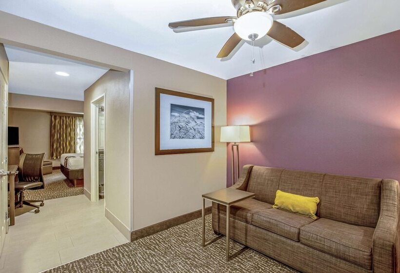 سوئیت پرزیدنت, La Quinta By Wyndham Kearney