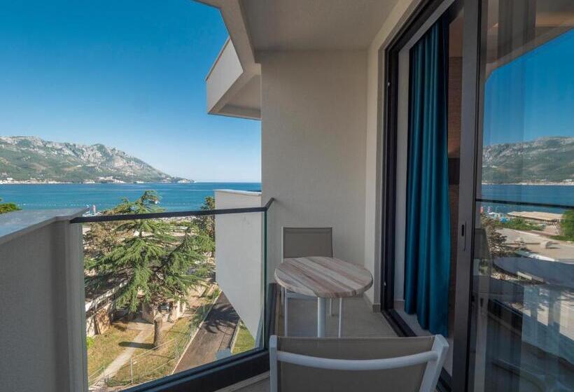 غرفة سوبيريور ذات إطلالة جانبية على البحر, Montenegro Beach Resort
