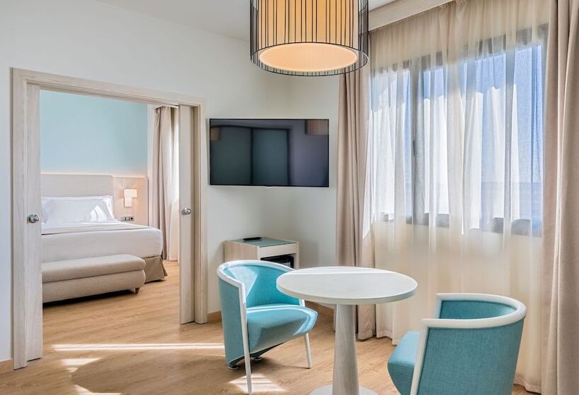 سوییت جونیور, Occidental Sevilla Viapol