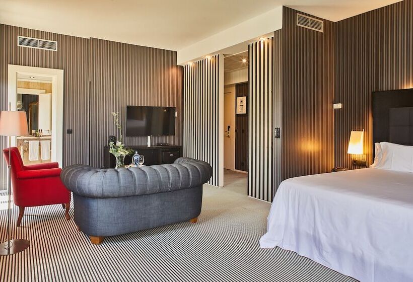 سوئیت جونیور با چشم‌انداز باغ, Silken Gran Hotel Durango
