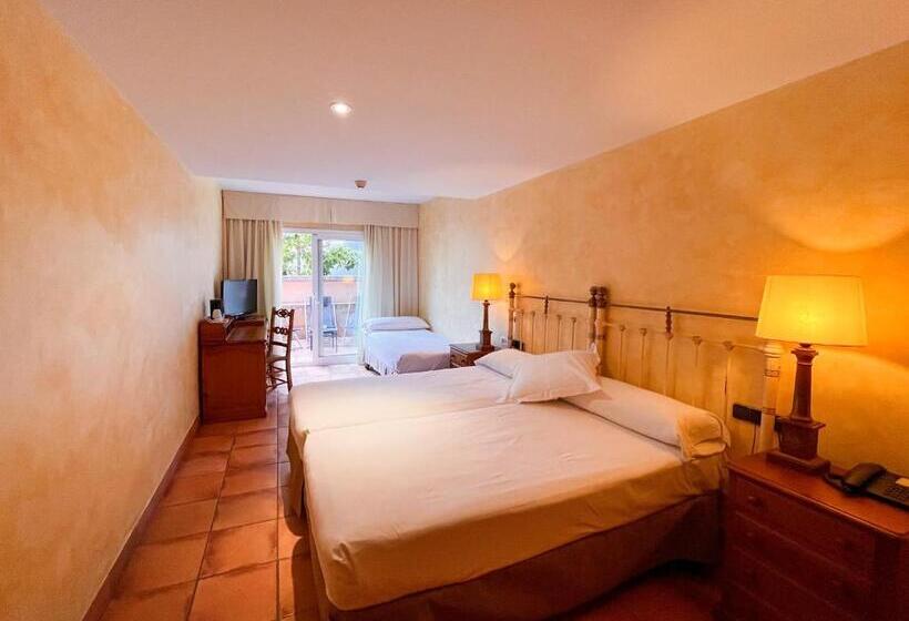 Standard Triple Room with Terrace, Vila De Tossa