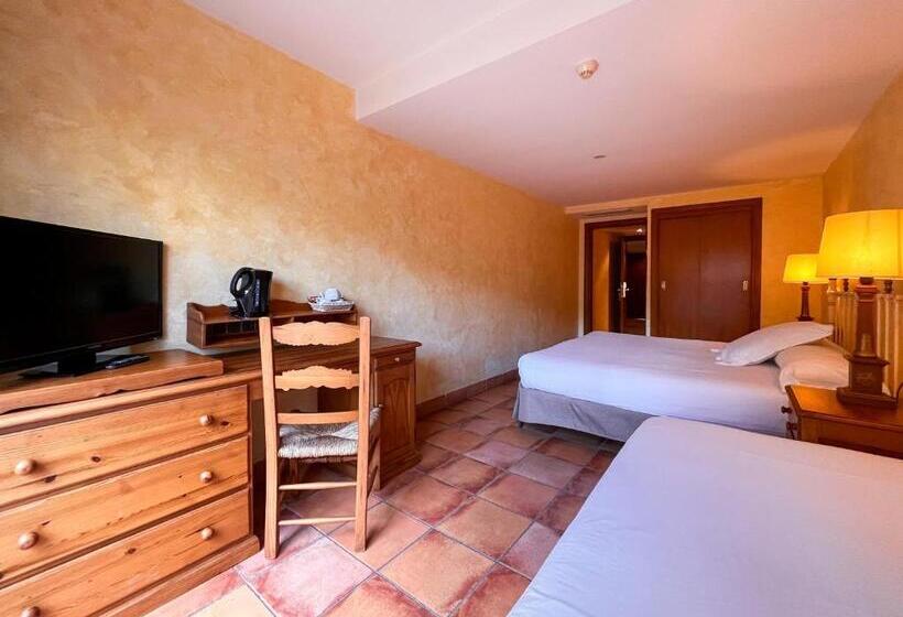 Standard Triple Room with Terrace, Vila De Tossa
