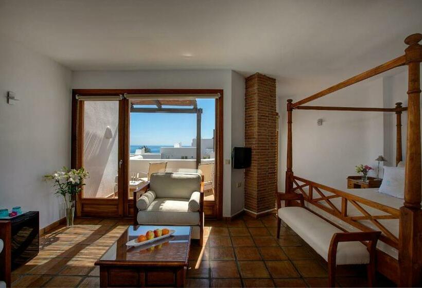 سوئیت با چشم‌انداز دریا و هیدروماساژ, Boutique Hotel El Tio Kiko