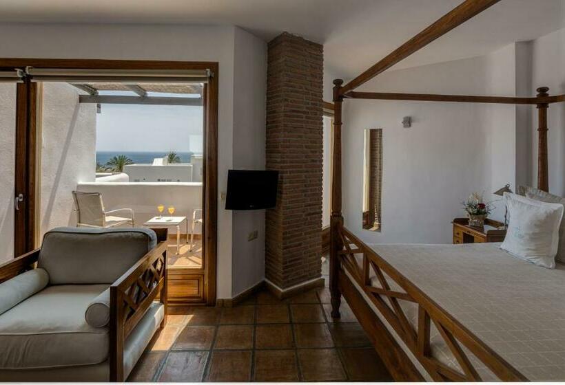سوئیت با چشم‌انداز دریا و هیدروماساژ, Boutique Hotel El Tio Kiko