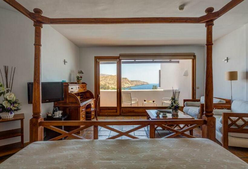 سوئیت با چشم‌انداز دریا و هیدروماساژ, Boutique Hotel El Tio Kiko