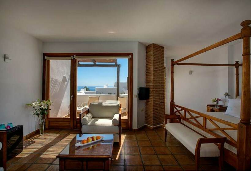 سوئیت با چشم‌انداز دریا و هیدروماساژ, Boutique Hotel El Tio Kiko