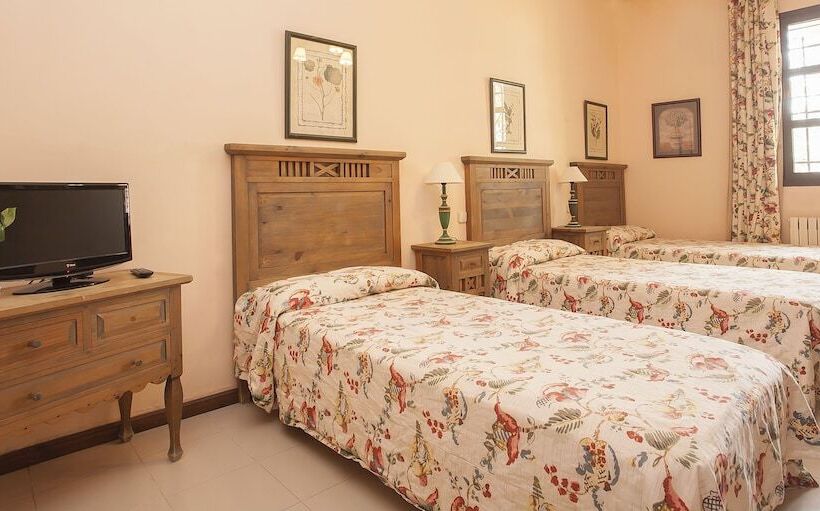 اتاق استاندارد سه نفره, Hostal Las Paneras