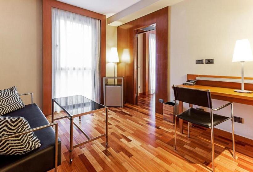 سوییت جونیور, B&b Hotel Zaragoza Los Enlaces Estación