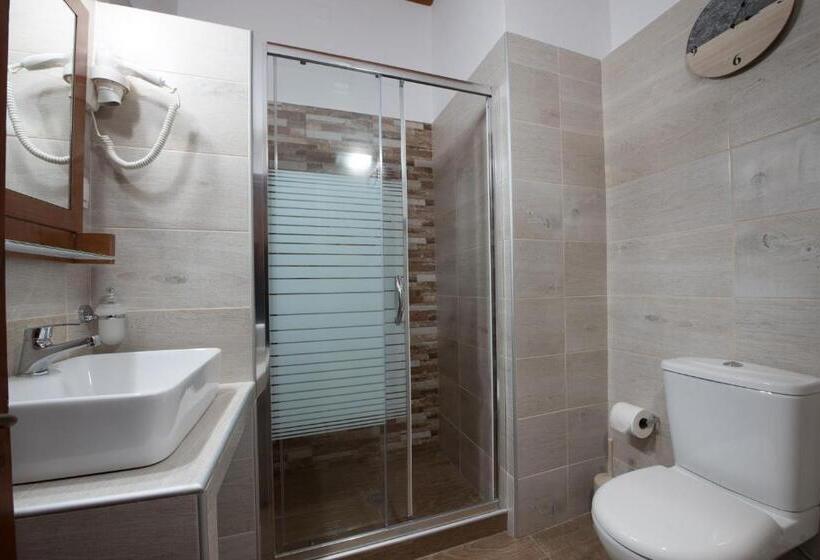 اتاق استاندارد سه نفره, Cretan Villa
