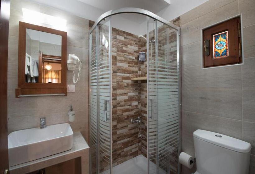 اتاق استاندارد سه نفره, Cretan Villa
