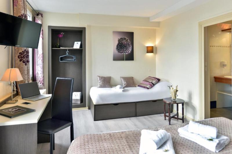 اتاق استاندارد سه نفره, Cristal Hôtel Restaurant   Logis Hotels