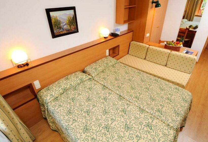 Standard Triple Room, Evenia Monte Alba