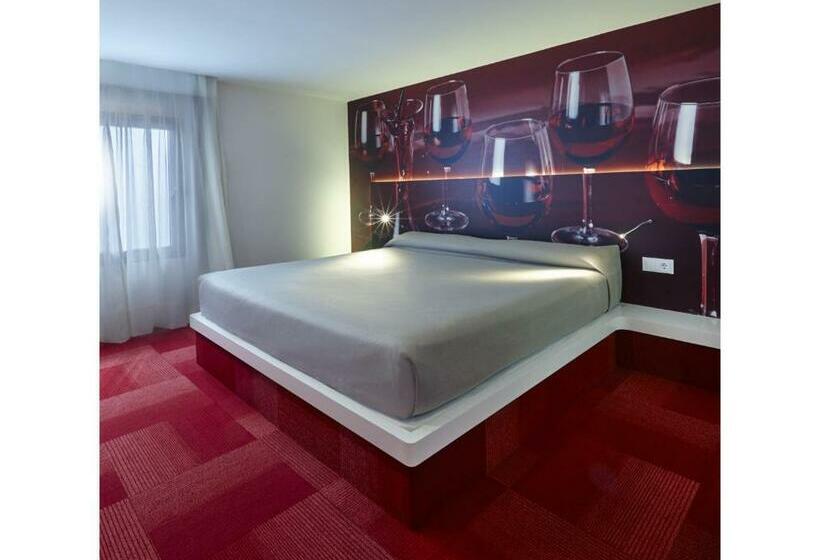 آپارتمان یک خوابه با دری مشترک که هال را جدا می کند., Maciá Granada Five Senses Rooms & Suites