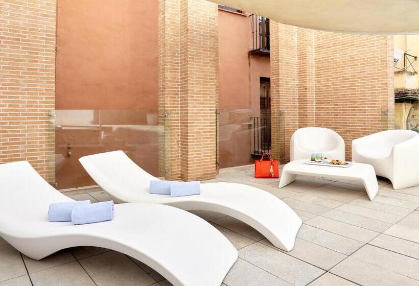 جناح جونيور مزوَّد بتراس, Granada Five Senses Rooms & Suites