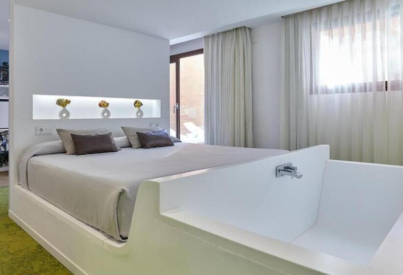 سوئیت جونیور با تراس, Maciá Granada Five Senses Rooms & Suites