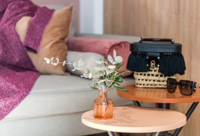 استودیوی لوکس, Linda Boutique
