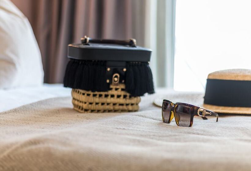 استودیوی لوکس, Linda Boutique
