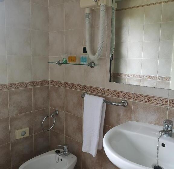 اتاق استاندارد چهار تخته, Romànic