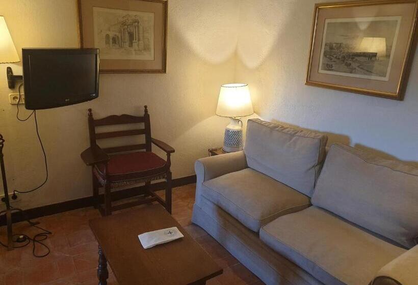 Habitación Triple Estándar, Parador De Plasencia