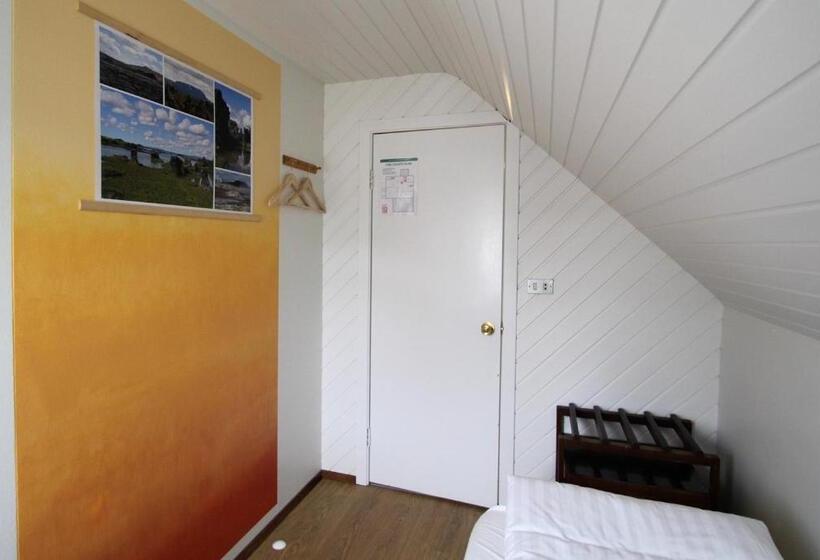 اتاق استاندارد یک تخته با سرویس بهداشتی مشترک, Húsavík Green Hostel