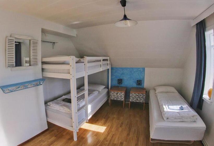 تختخواب در اتاق مشترک, Húsavík Green Hostel