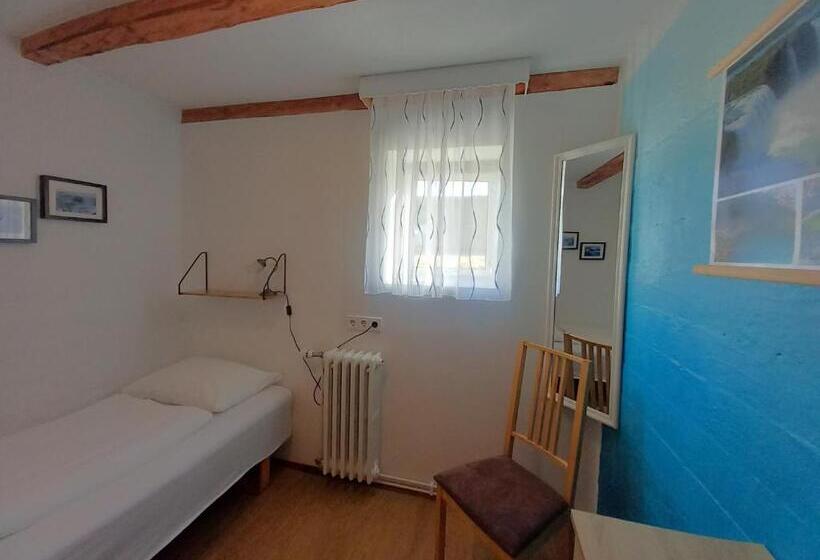 اتاق استاندارد یک تخته با سرویس بهداشتی مشترک, Húsavík Green Hostel