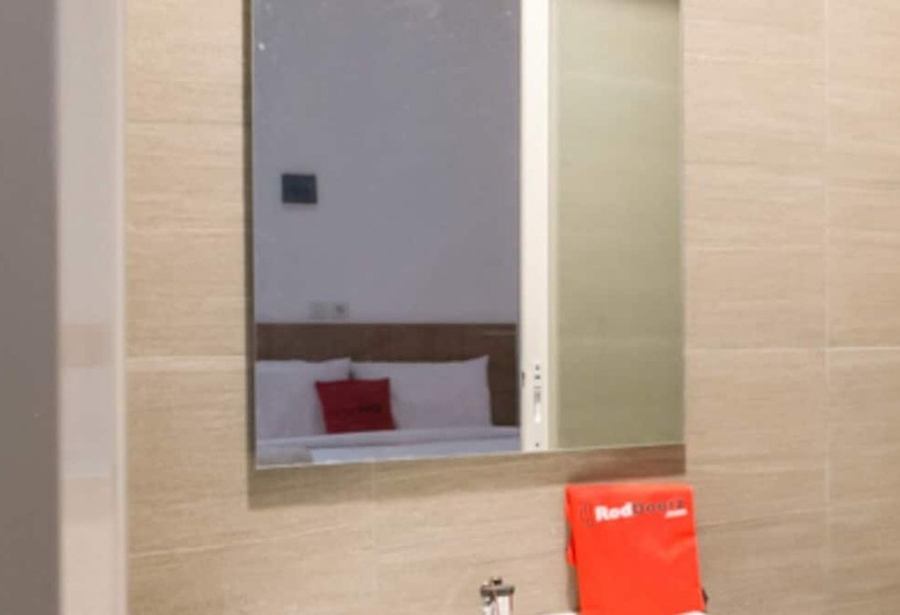 اتاق استاندارد, Reddoorz Syariah Near Lapangan Pancasila Simpang Lima