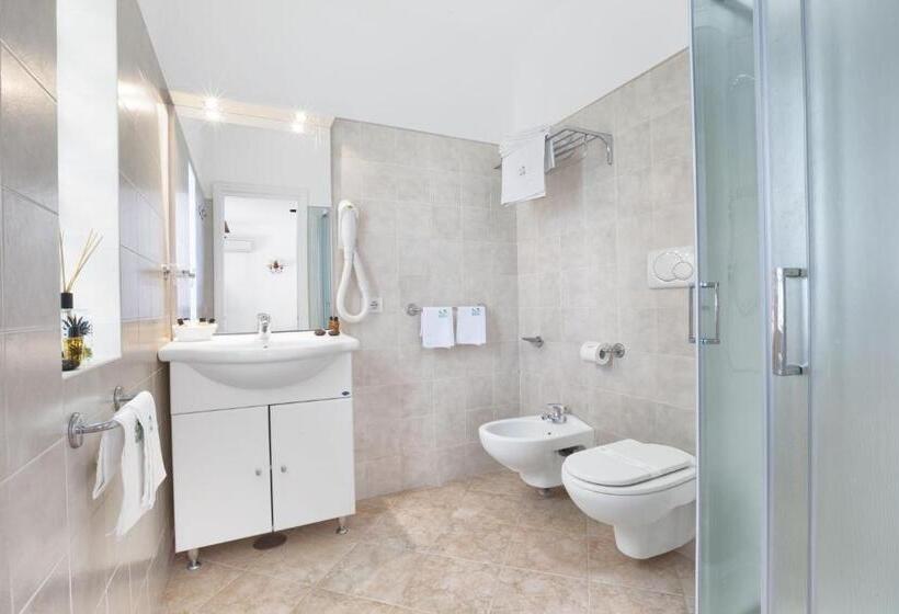 سوییت لوکس, Residence 2 Pini
