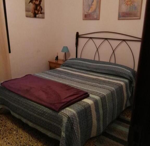 اتاق استاندارد سه نفره, Donde Brilla El Sol