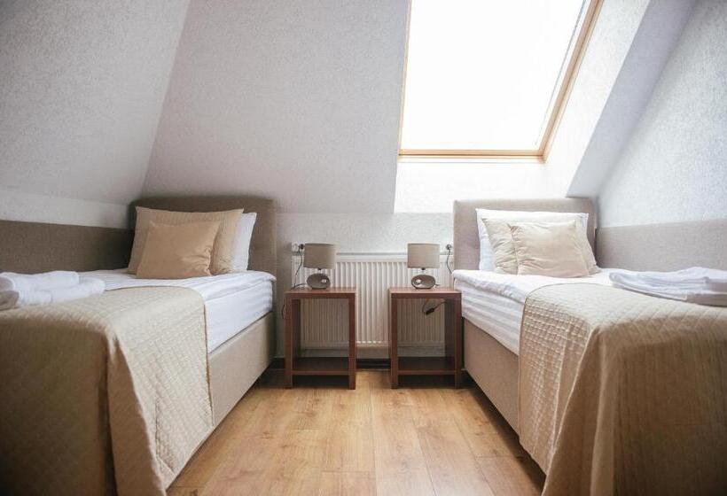 اتاق راحتی سه تخته, Central Hotel Radviliškis