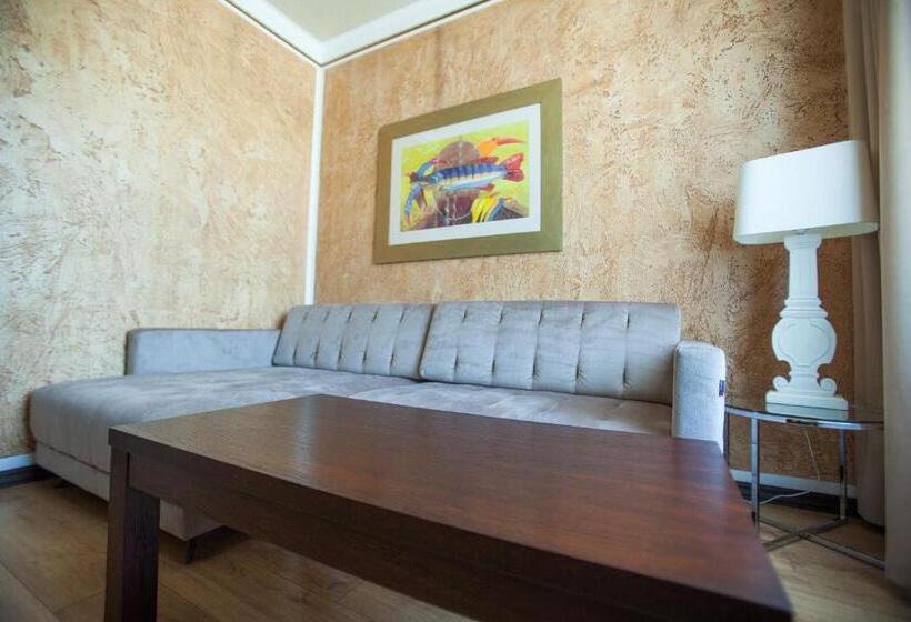 سوییت, Central Hotel Radviliškis