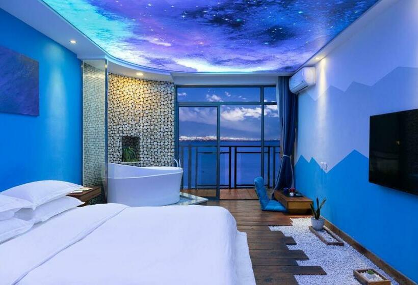 اتاق لوکس با بالکن و چشم‌انداز دریا, Ning House Lake View Inn