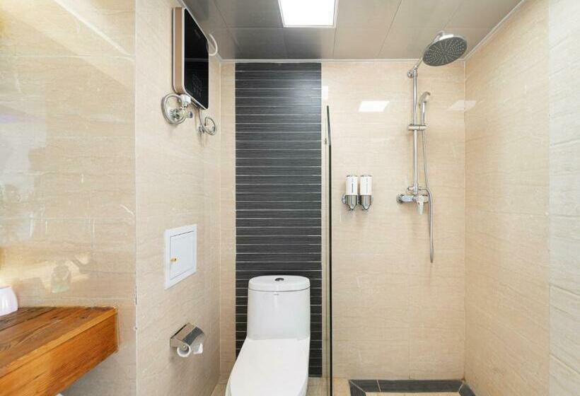 اتاق لوکس با بالکن و چشم‌انداز دریا, Ning House Lake View Inn