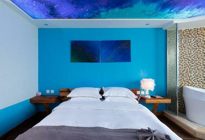 اتاق لوکس با بالکن و چشم‌انداز دریا, Ning House Lake View Inn