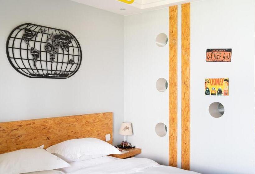 اتاق لوکس با بالکن و چشم‌انداز دریا, Ning House Lake View Inn