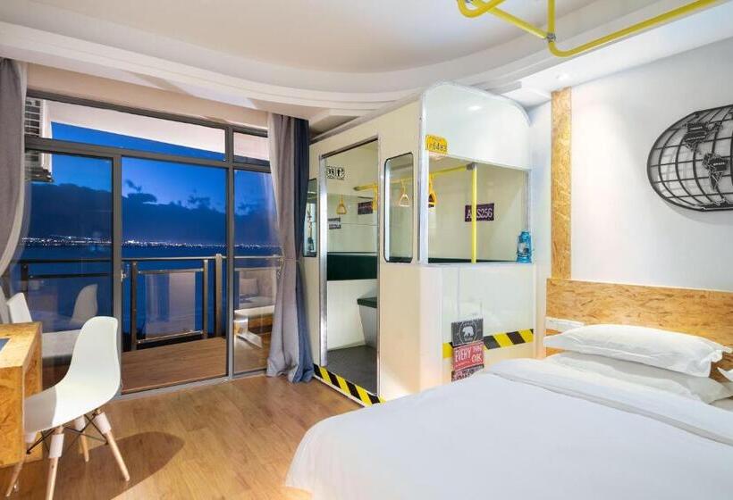 اتاق لوکس با بالکن و چشم‌انداز دریا, Ning House Lake View Inn