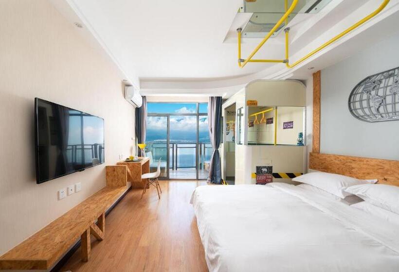 اتاق لوکس با بالکن و چشم‌انداز دریا, Ning House Lake View Inn