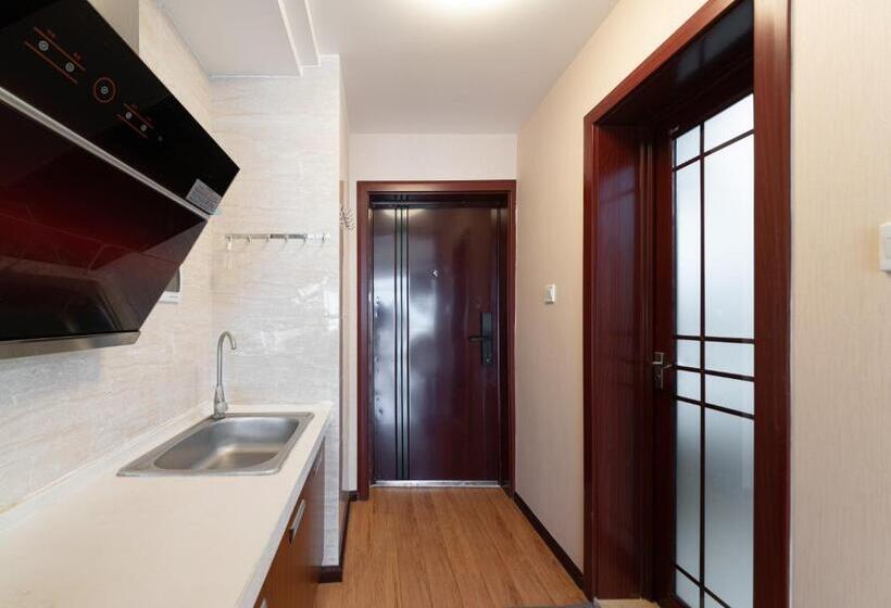 اتاق لوکس با بالکن و چشم‌انداز دریا, Ning House Lake View Inn