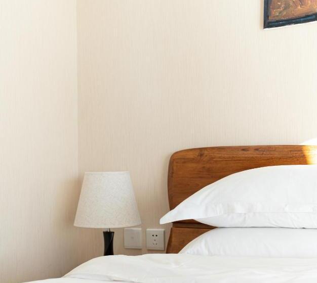 اتاق لوکس با بالکن و چشم‌انداز دریا, Ning House Lake View Inn