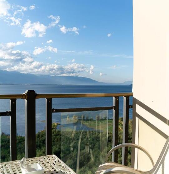 اتاق لوکس با بالکن و چشم‌انداز دریا, Ning House Lake View Inn