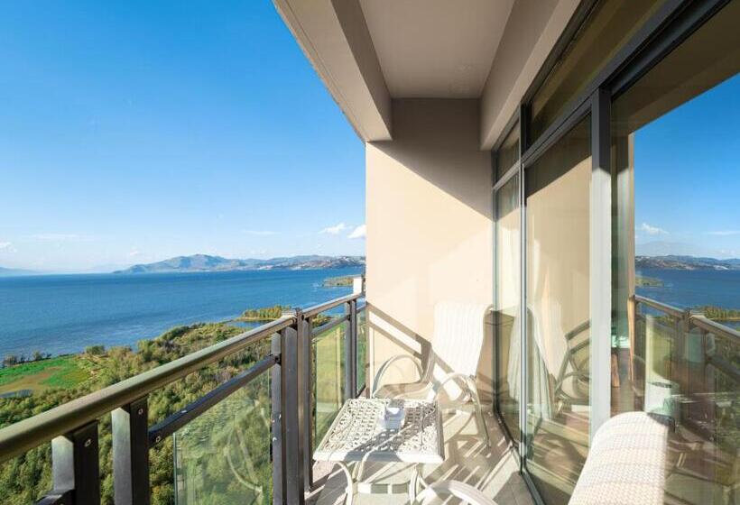 اتاق لوکس با بالکن و چشم‌انداز دریا, Ning House Lake View Inn