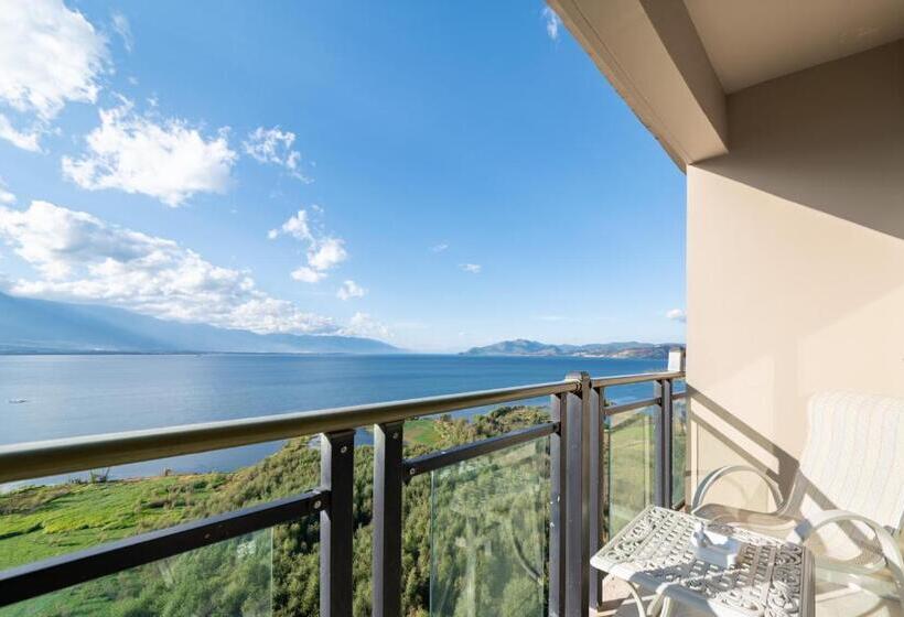 اتاق لوکس با بالکن و چشم‌انداز دریا, Ning House Lake View Inn