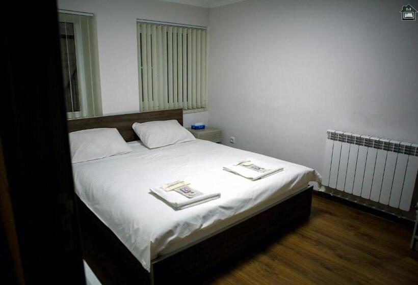 اتاق اکونومی, Guest House In Gyumri