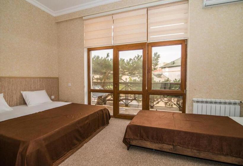اتاق استاندارد سه نفره, Aef Butik