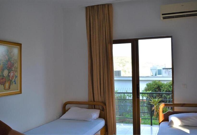 اتاق استاندارد چهار تخته, Villa Zeneli