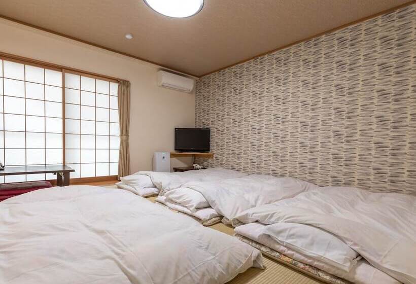 اتاق استاندارد چهارنفره با سرویس بهداشتی مشترک, Akashiya Ryokan Bekkan