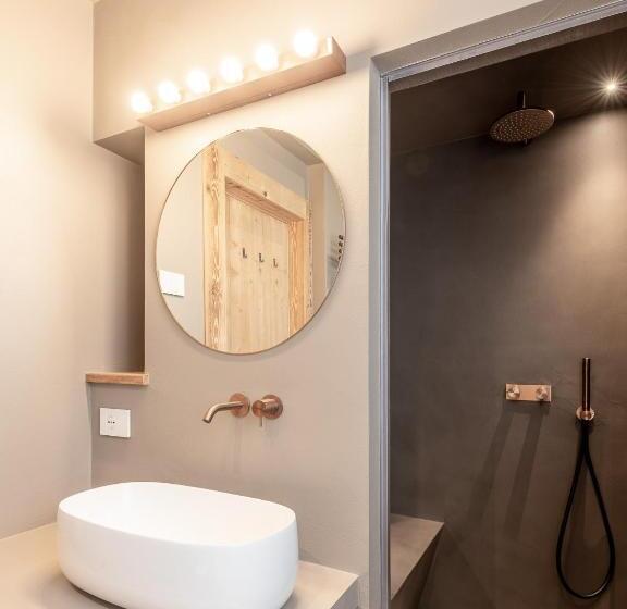 اتاق لوکس با تخت بزرگ, Alla Stazion Locanda Nelle Dolomiti